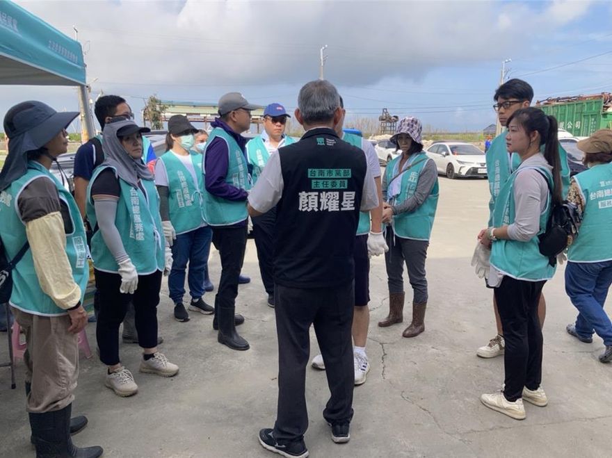 不能什麼事都靠國軍？民眾黨發動義工救災：賴清德不做小草做