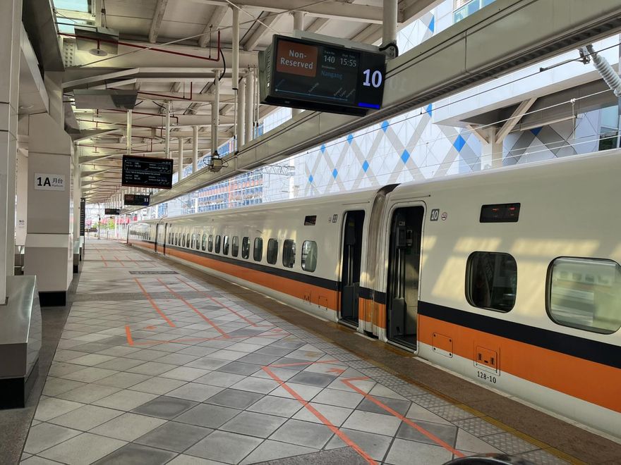 旅客氣炸！高鐵左營站設備故障　3列車延誤半小時