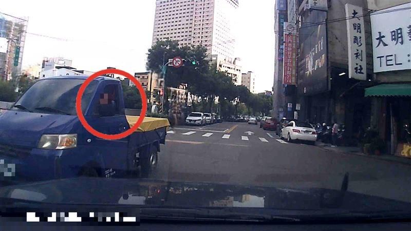 台中驚見「身指分離慘劇」！攔警車求救