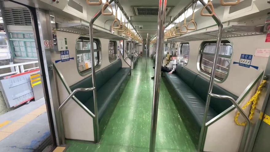台鐵區間車驚見有人持刀！緊急阻止畫面曝光