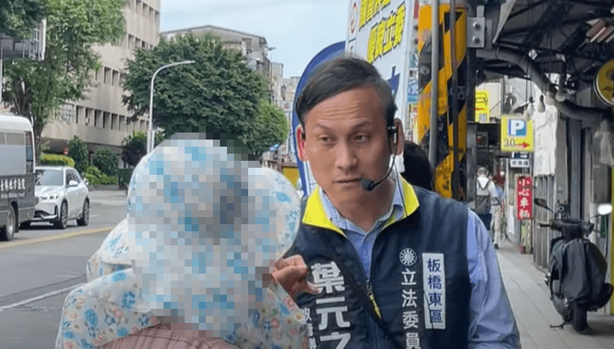 葉元之路口宣講反罷免遭青鳥攻擊　失控場面超過5分鐘