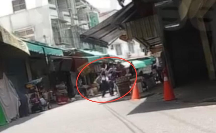 影/嘉義中埔菜市場當街砍人　酒後反目1人遭砍傷送醫