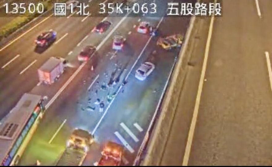影/國1五股段北向車禍　外側車道4車連環撞