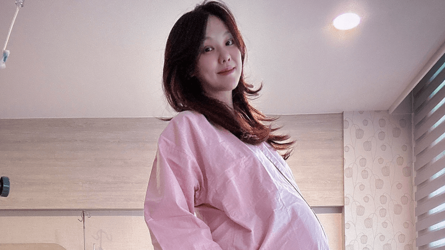 劉雨柔產女淚崩！首曬全家福　曝醫護驚喊：寶寶太長了