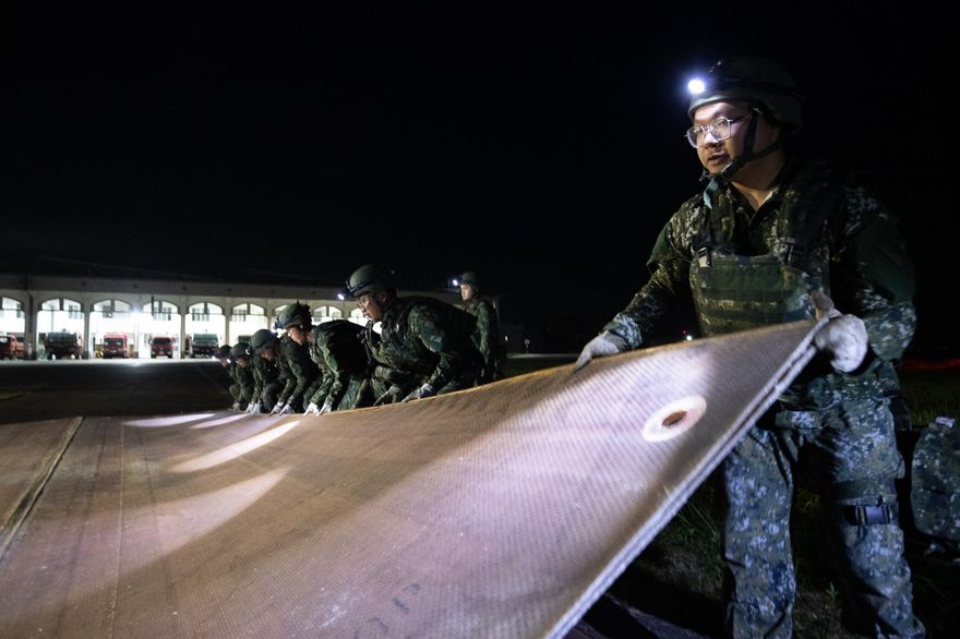 影/漢光演習嘉義空軍基地跑道搶修　迅速恢復F-16戰機起降