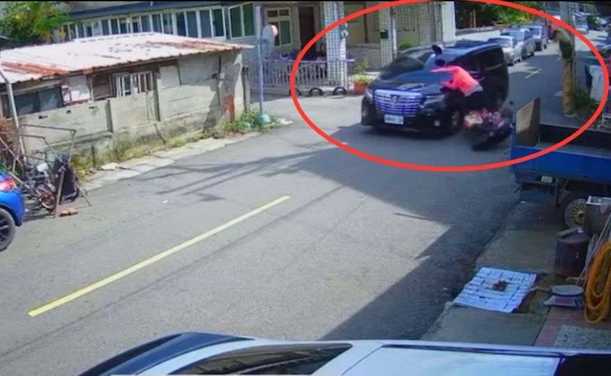 影/雲林「運兵車」擦撞機車　女騎士連人帶車噴飛