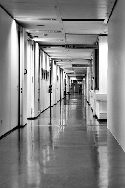 影/印度黑幫保外就醫…遭5殺手闖ICU「開槍擊斃」畫面曝光