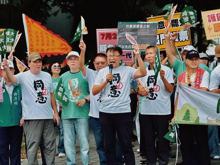 屏東罷團包遊覽車北上罷桃園藍委？！粉專秀現場影片　網全傻眼了