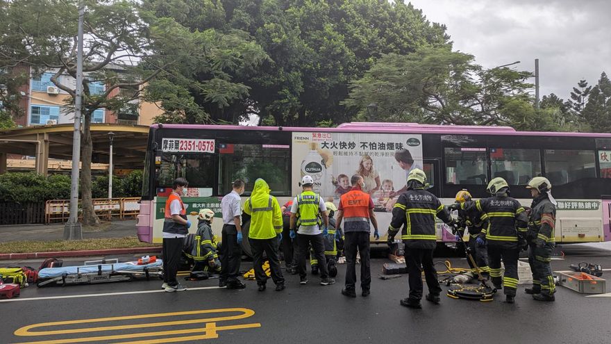 影/得賽跑求生？乳癌權威慘遭公車撞死　事發路口燈號秒數遭疑