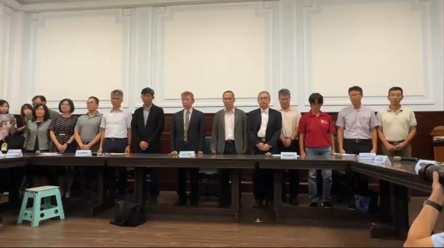 我是人不是神！周台英淚灑記者會　簡奇陞：目的達成不再受訪