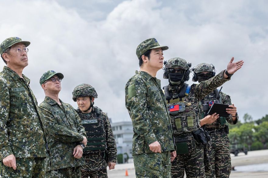 賴清德辦公室主任穿軍服高調擺拍惹議！總統府回應了
