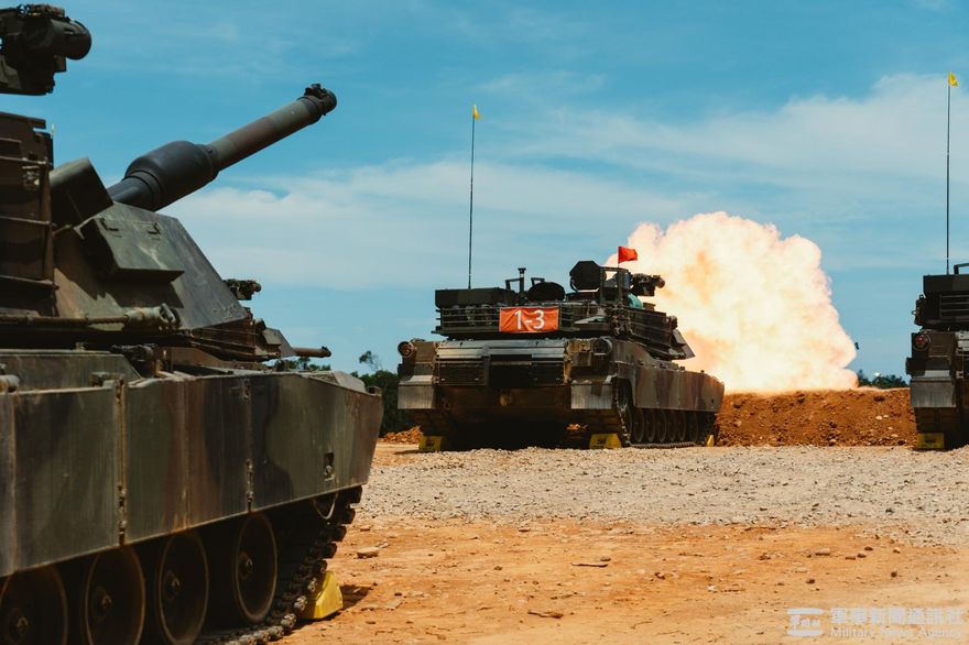 確保M1A2T戰車接裝順利　陸軍司令呂坤修視導維保設施
