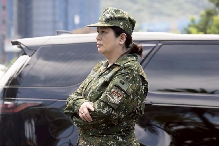 總統府幕僚穿軍裝　黃揚明揭她臉書1句話：賴清德要小心了