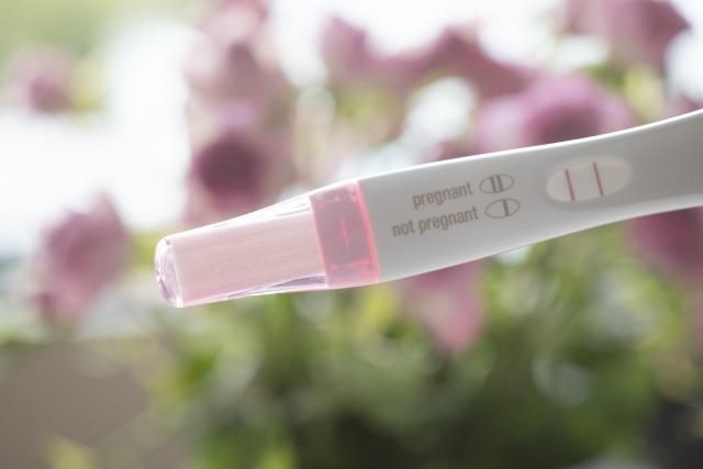 男肚子痛拿驗孕棒驗出兩條線　醫一查：確診睪丸癌