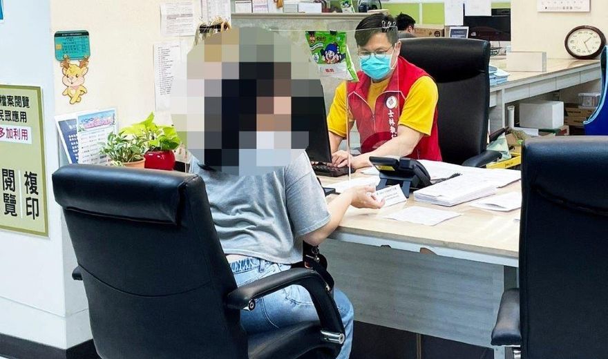 北市女攜7千支香菸闖關不繳5萬罰款　股票遭凍結秒繳清