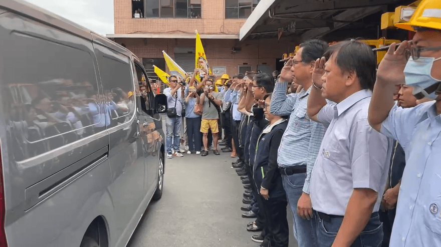影/「浩克，一路好走！」　台電同仁敬禮淚別殉職英雄