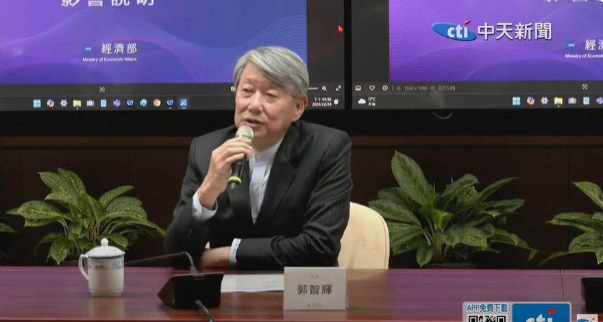 郭智輝自評丹娜絲救災100分扯921　粉專酸：他是國家奇葩存在