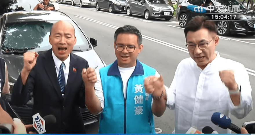 影/立法院正副院長合體！韓國瑜衝台中「搶救」黃健豪