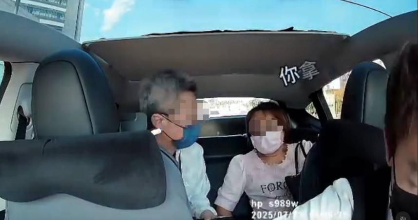 乘客掏百鈔騙給千元！運將曬行車紀錄器打臉掀兩派論戰