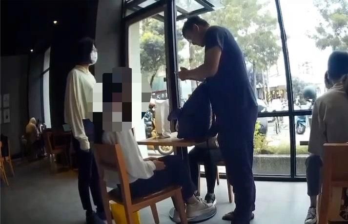 高雄21歲嫩妹淪車手！咖啡廳收34萬詐款　警埋伏秒逮
