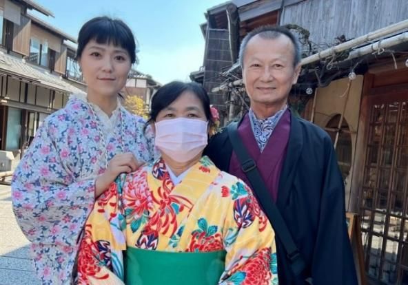 送別爸爸一個月！曹雅雯突情緒崩潰「獨自蹲地板痛哭」