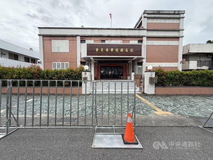 蒐集選民印章蓋別張紙　花蓮選務員稱「統計人數」遭火速解職