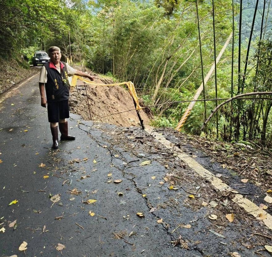 尖石鄉竹58線5K＋600路基崩塌「路寬剩2米」　即刻封路