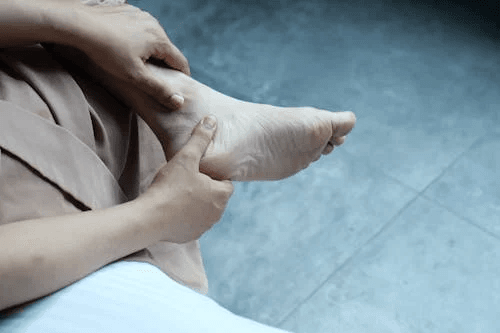 一到下午腿就浮腫？3招改善靜脈循環　多喝水也有用