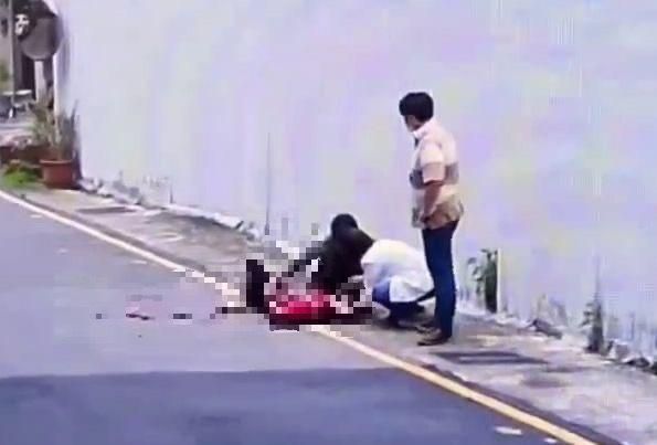 影/懷疑她偷吃！新竹女移工遭男友「利剪狂刺」浴血倒地