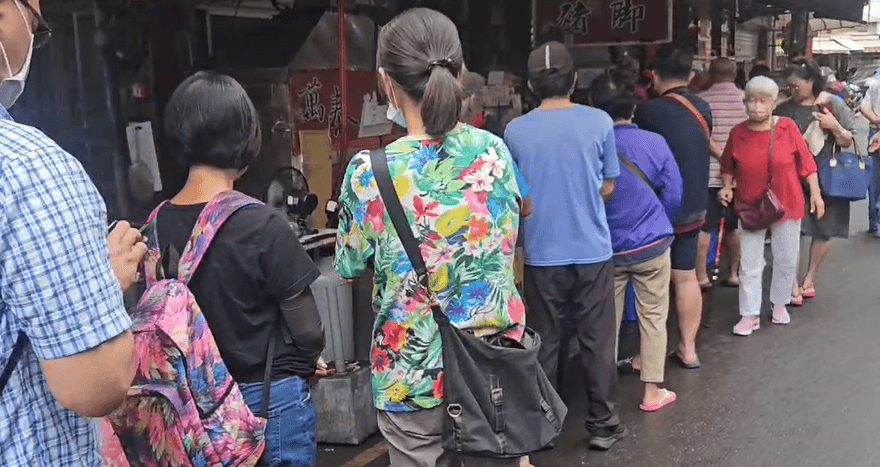 閏六月送豬腳孝親！屏東萬巒豬腳名店一早大排長龍