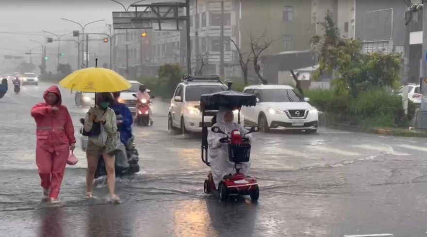 豪雨狂炸嘉義多處積淹水　政院：相關部會全速前往視察