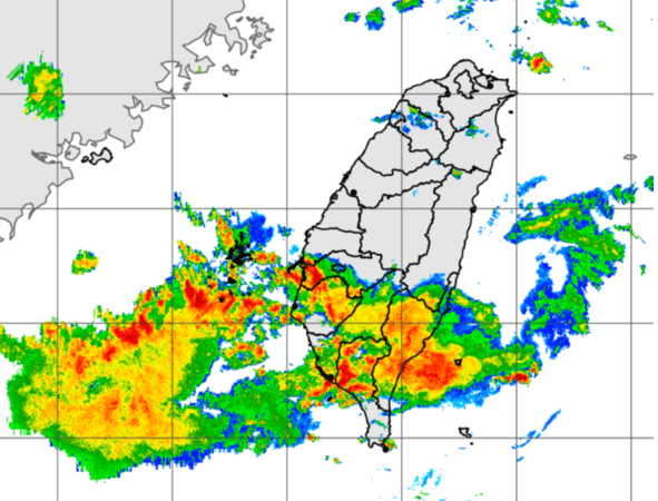 還沒停！台南、高雄今晚起迎劇烈降雨　粉專：做好防災準備