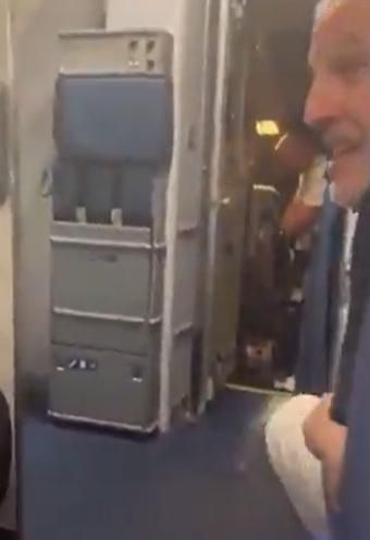 全機錯愕！達美航空副機師遭特工「登機逮捕」　被捕原因曝光