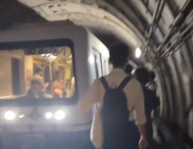 影/文湖線卡住走隧道脫困　乘客自嘲：免費台北礦道之旅