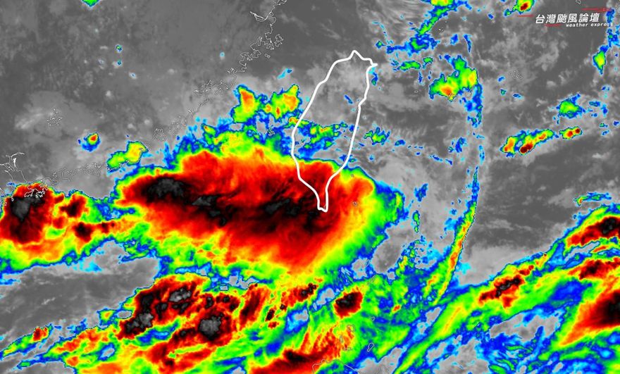 西南氣流午後增強！對流雲系「灌入」　中南部雨勢更嚴峻