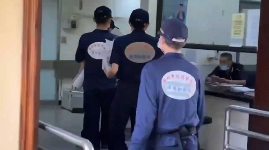 影/新莊「箱屍案」50歲男泡血水體液袋　檢警赴板殯相驗