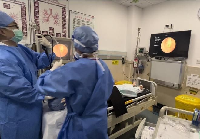 吃豬手嗆到...廣州6歲童連日咳血　意外揪糖果紙卡氣管半年