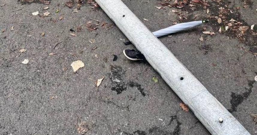 衰！彰化藤山步道貨車吊臂扯倒電線桿　男遭砸腳踝粉碎