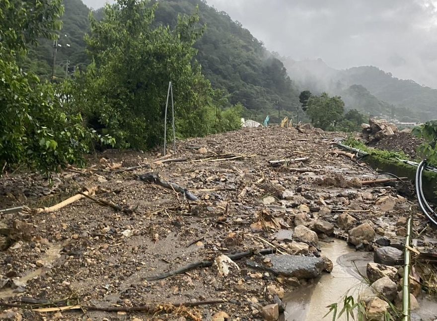 雨彈狂炸！南投信義鄉多地傳災情　聯外道路受阻淪孤島