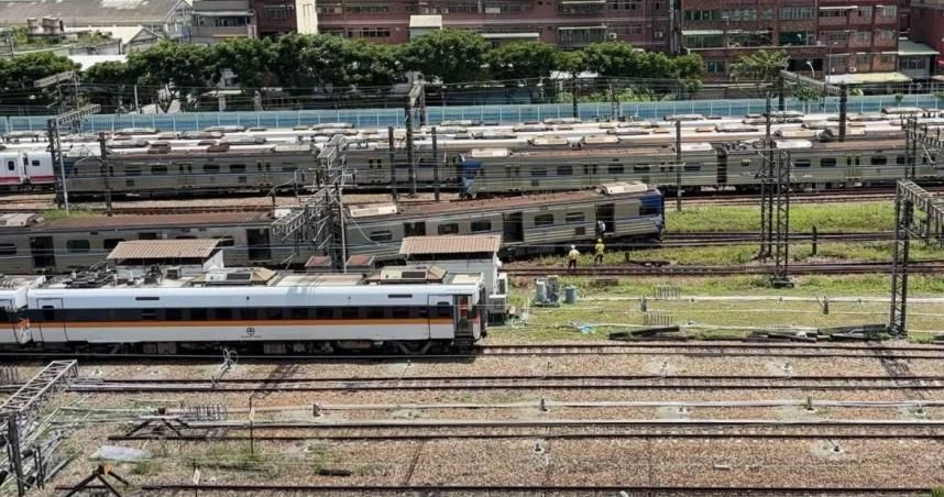 台鐵調車場內「區間車出軌」　車廂脫軌畫面曝