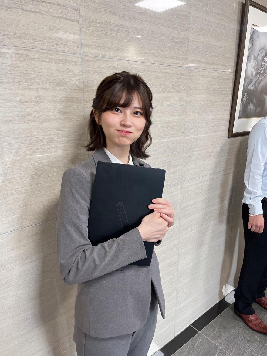 日甜美OL一張照片爆紅全球　獲馬斯克轉發本人超驚喜