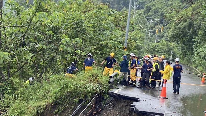 影/南橫公路一家5口墜谷2死3失蹤　恐墜荖濃溪遭沖走