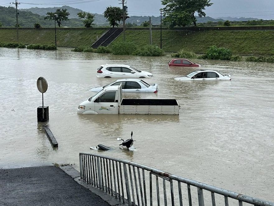 受災車主快看！豪雨泡車報廢可退汽燃費　5監理業務可延期