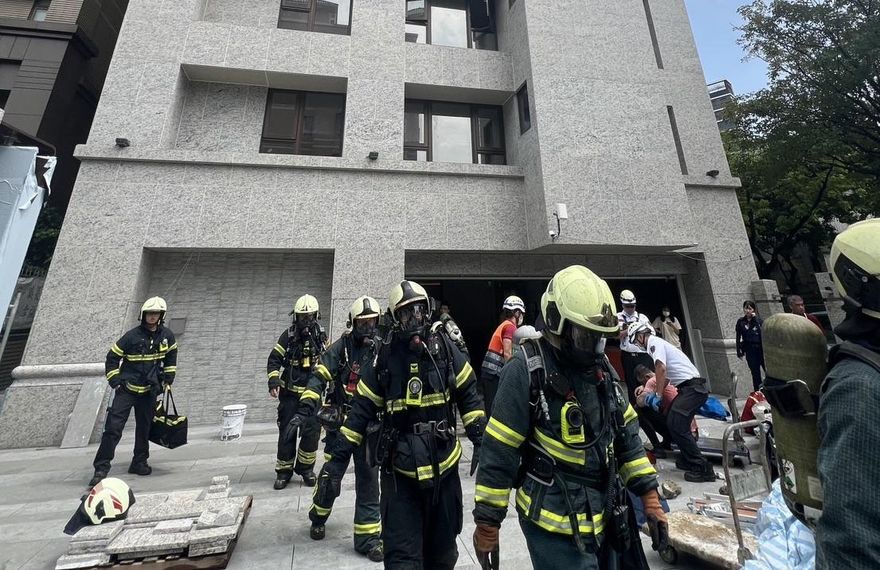 影/北市7工人倒地昏迷意外最新！啟動大量傷患機制「5人已清醒」