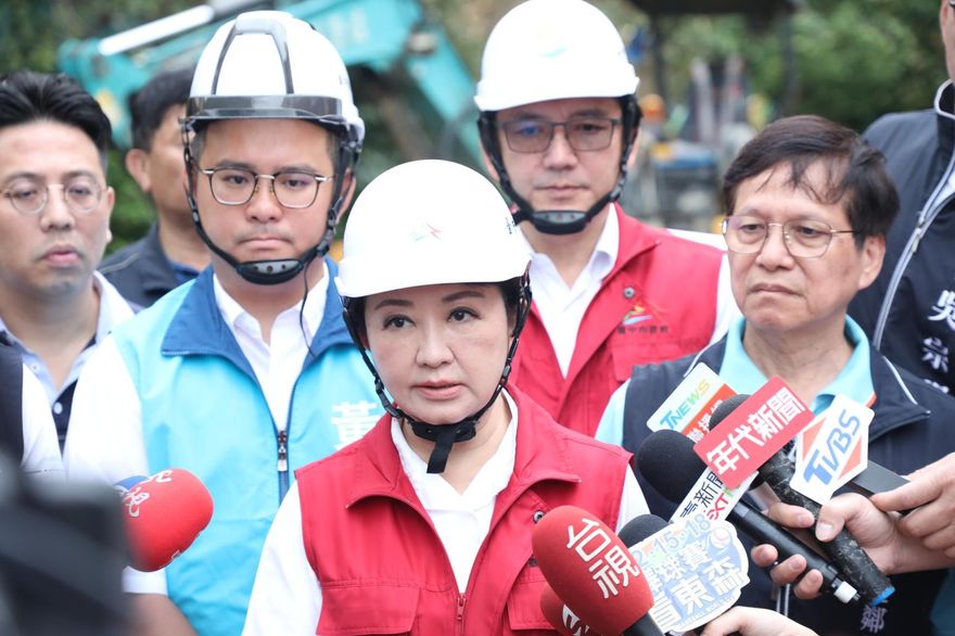 豪雨釀台中北屯土石崩落沖民宅　盧秀燕勘災曝救災進度
