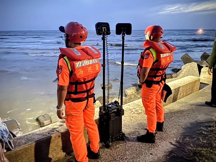 竹圍漁港2高中生戲水遭海浪捲走！海巡緊急搜救中