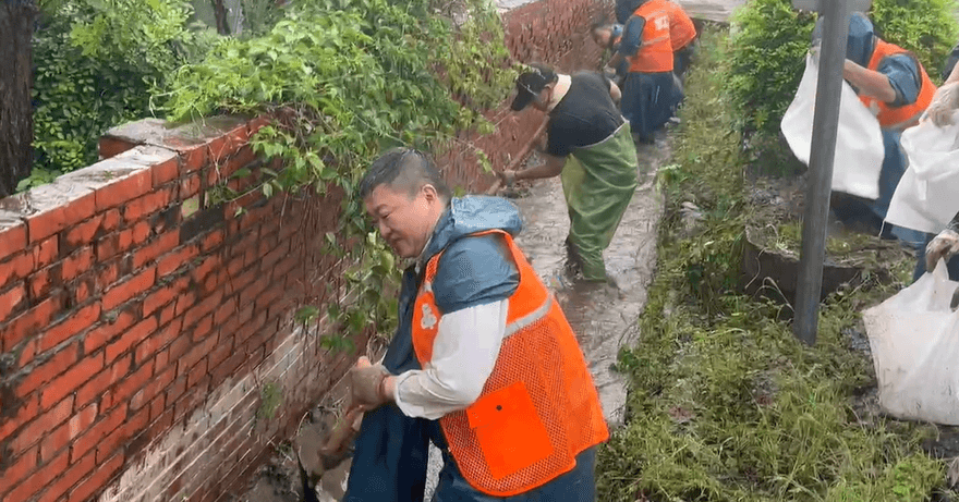 卓冠廷脆被灌爆！讚何博文挖水溝「幹得好」在地人開嗆
