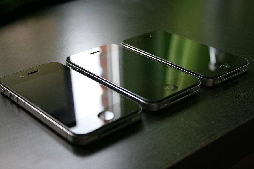 巴西妙齡女公車上猝死　身上竟藏有26部iPhone手機