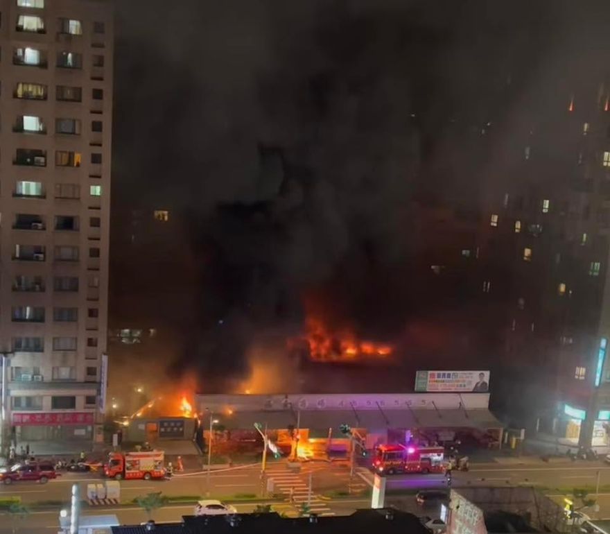影/中壢環東市場深夜陷火海！　現場傳爆炸聲幸無人受困