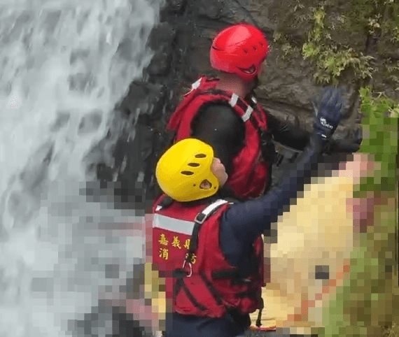 影/疑溺水失蹤！阿里山53歲婦尋獲　遺體卡瀑布石頭縫中